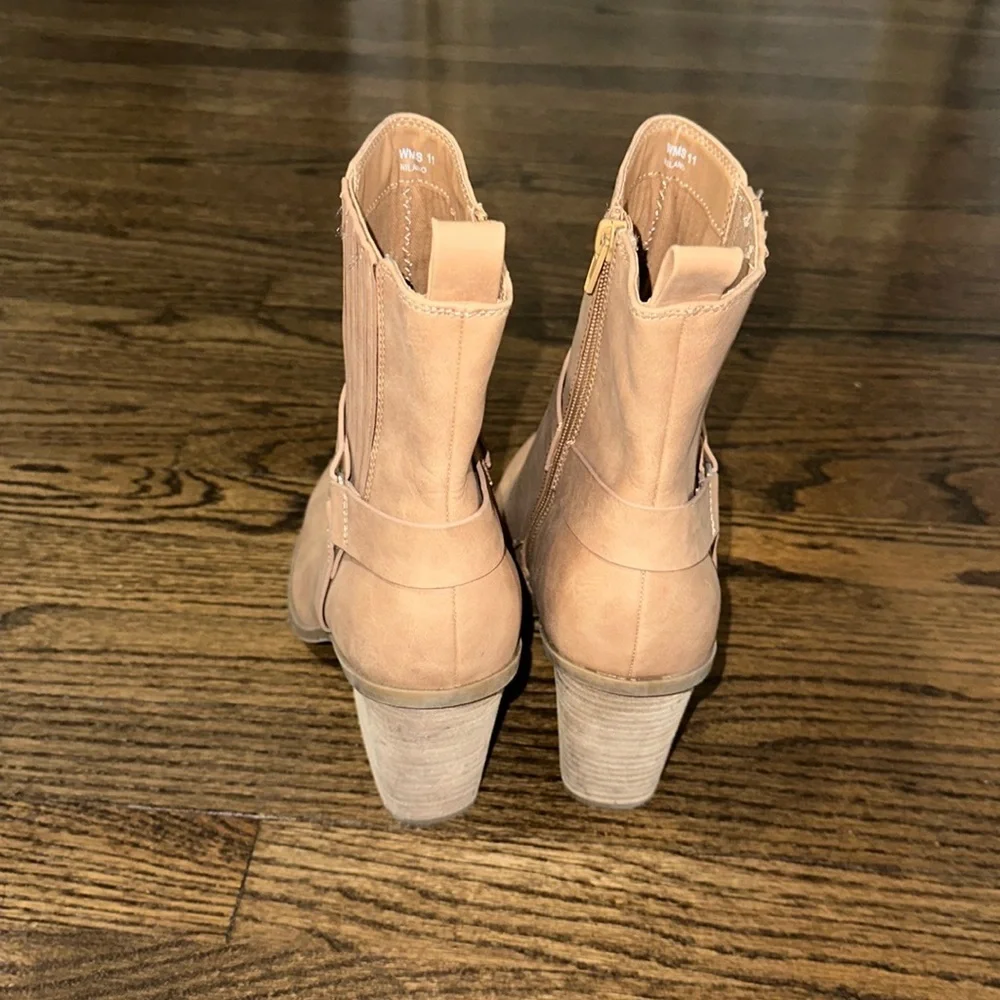 DV Dolce Vita Nilano Zipper Pointed Toe Ankle Boot With Block Heel 11